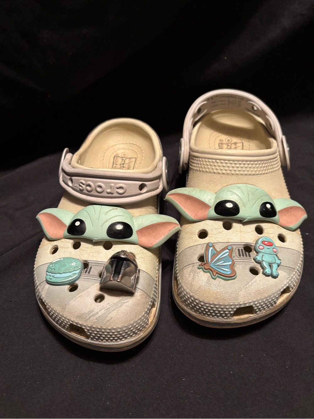 CROCS Kids Beige & Light Green Baby Yoda Clog with Jibbitz sz-C12